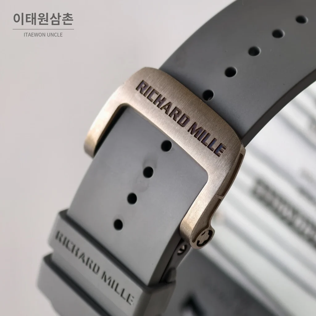 리차드밀 RM35-01 카본파이버 스켈레톤 오토매틱 49.94mm 블랙 그레이 러버 스트랩 실버 베젤