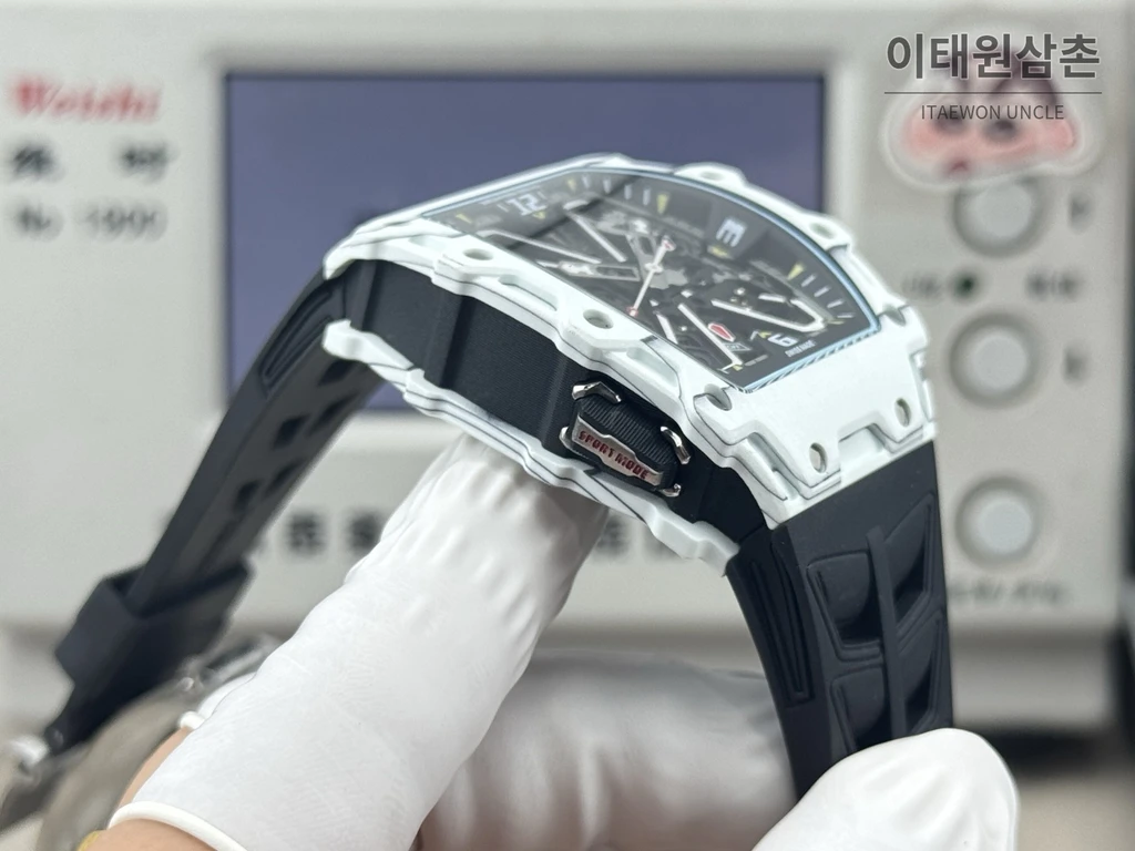 리차드밀 RM35-03 NTPT 카본 스켈레톤 오토매틱 49.95mm 스켈레톤 다이얼 아이스블루 러버 스트랩