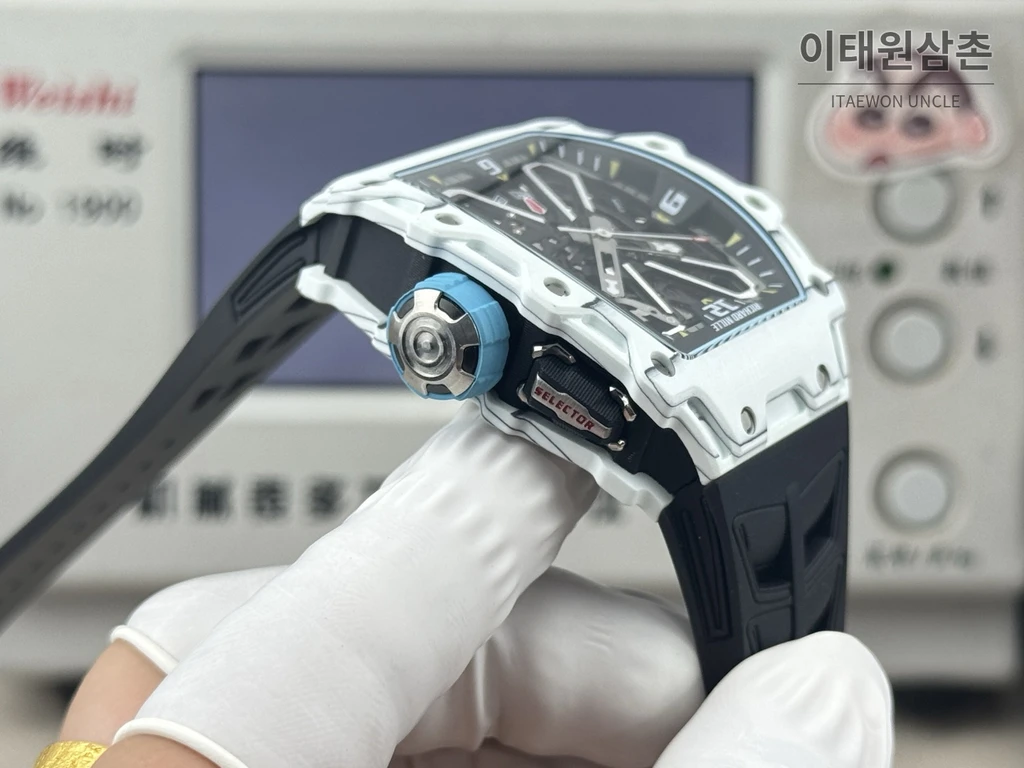리차드밀 RM35-03 NTPT 카본 스켈레톤 오토매틱 49.95mm 스켈레톤 다이얼 아이스블루 러버 스트랩
