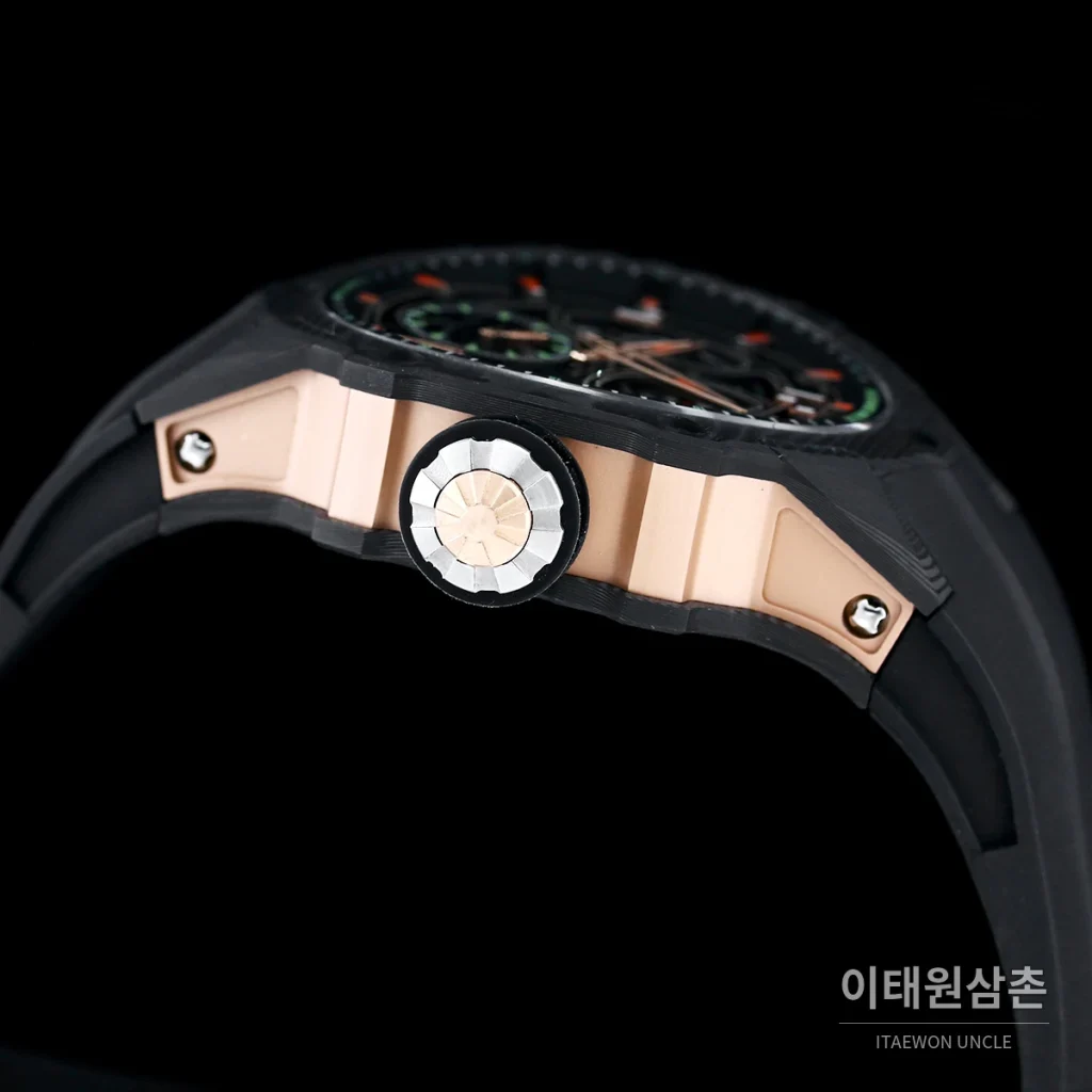 리차드밀 티타늄 카본 스켈레톤 마이크로로터 오토매틱 42mm tan 스켈레톤 다이얼 화이트 러버 스트랩