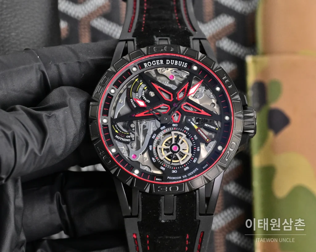 로저드뷔 엑스칼리버 오토매틱 46mm 스켈레톤 다이얼 블랙 러버 스트랩 블랙 베젤