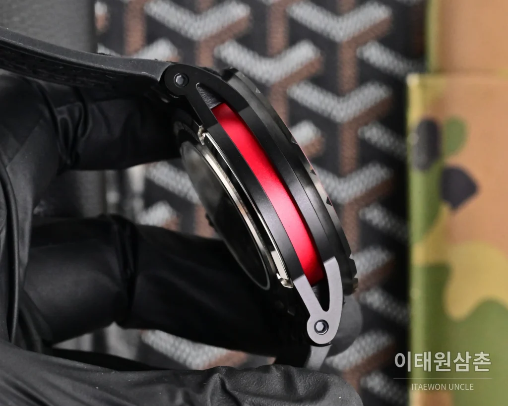 로저드뷔 엑스칼리버 오토매틱 46mm 스켈레톤 다이얼 블랙 러버 스트랩 블랙 베젤