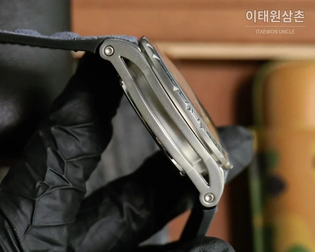 로저드뷔 엑스칼리버 스켈레톤 더블밸런스 DLC 티타늄 오토매틱 46mm 스켈레톤 다이얼 그레이 러버 스트랩