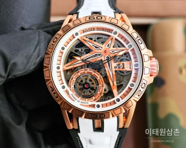 로저드뷔 엑스칼리버 스켈레톤 더블밸런스 티타늄 오토매틱 46mm 스켈레톤 다이얼 화이트 러버 스트랩