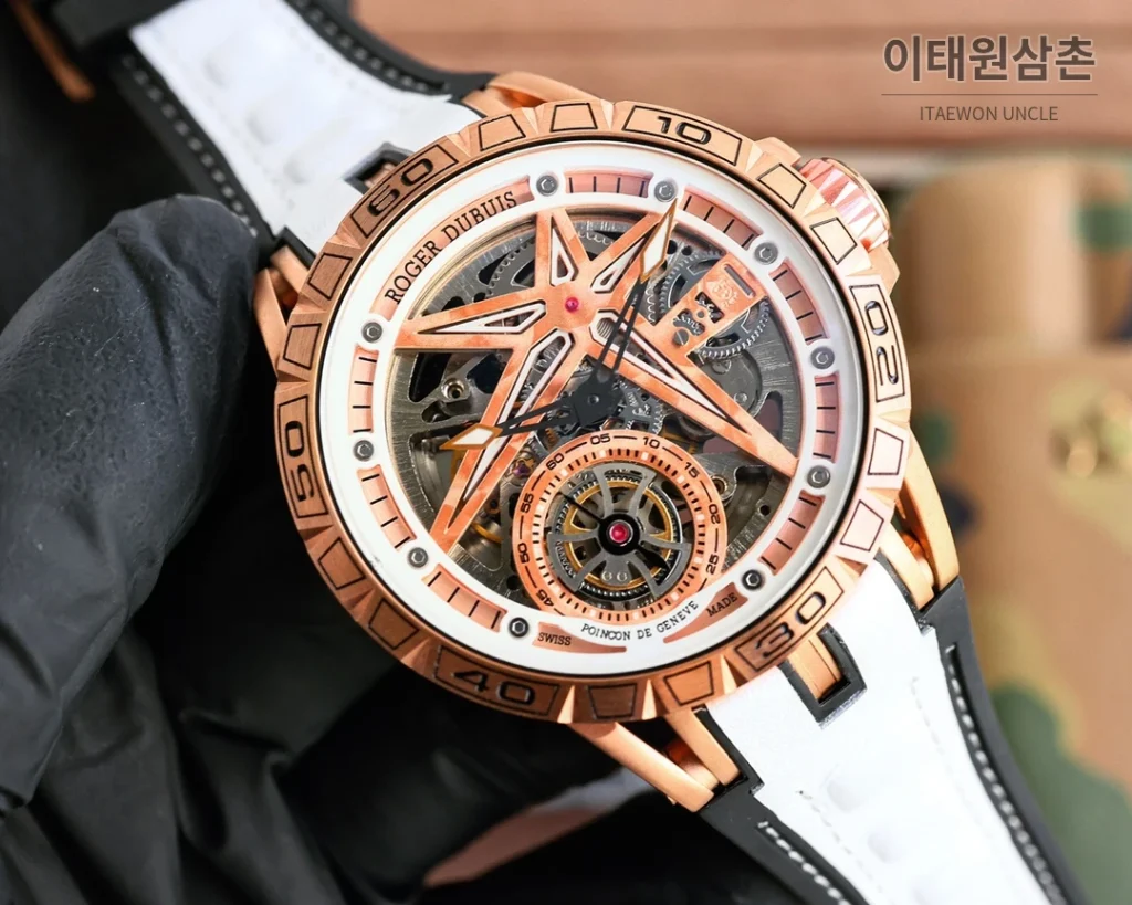 로저드뷔 엑스칼리버 스켈레톤 더블밸런스 티타늄 오토매틱 46mm 스켈레톤 다이얼 화이트 러버 스트랩