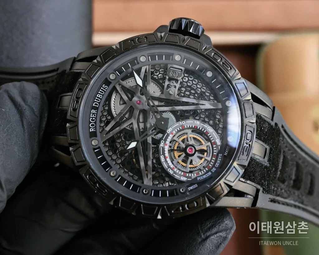 로저드뷔 엑스칼리버 스켈레톤 더블밸런스 티타늄 오토매틱 46mm 스켈레톤 다이얼 블랙 러버 스트랩