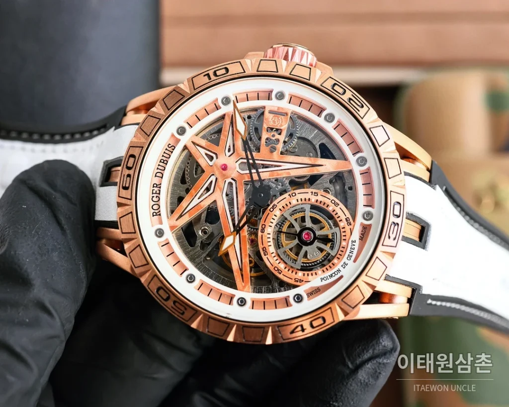 로저드뷔 엑스칼리버 스켈레톤 더블밸런스 티타늄 오토매틱 46mm 스켈레톤 다이얼 화이트 러버 스트랩
