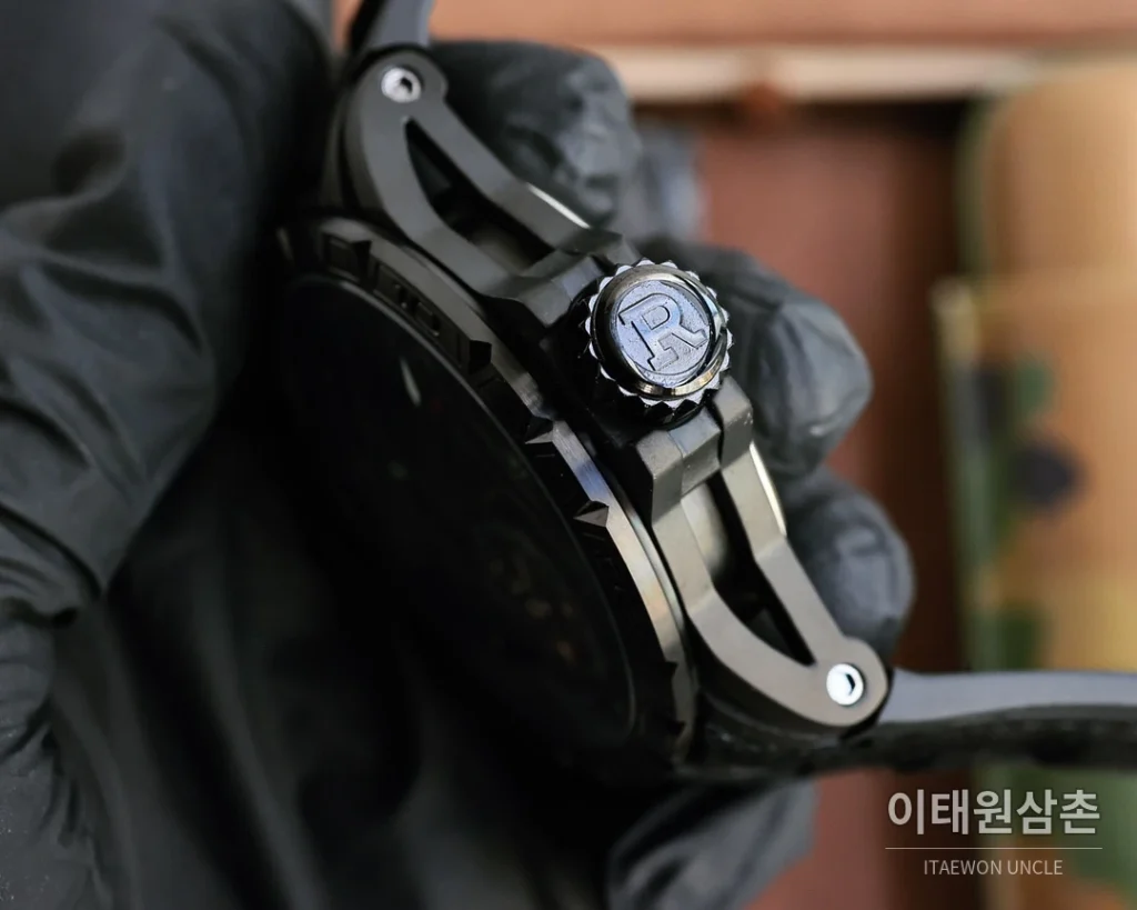 로저드뷔 엑스칼리버 스켈레톤 더블밸런스 티타늄 오토매틱 46mm 스켈레톤 다이얼 블랙 러버 스트랩