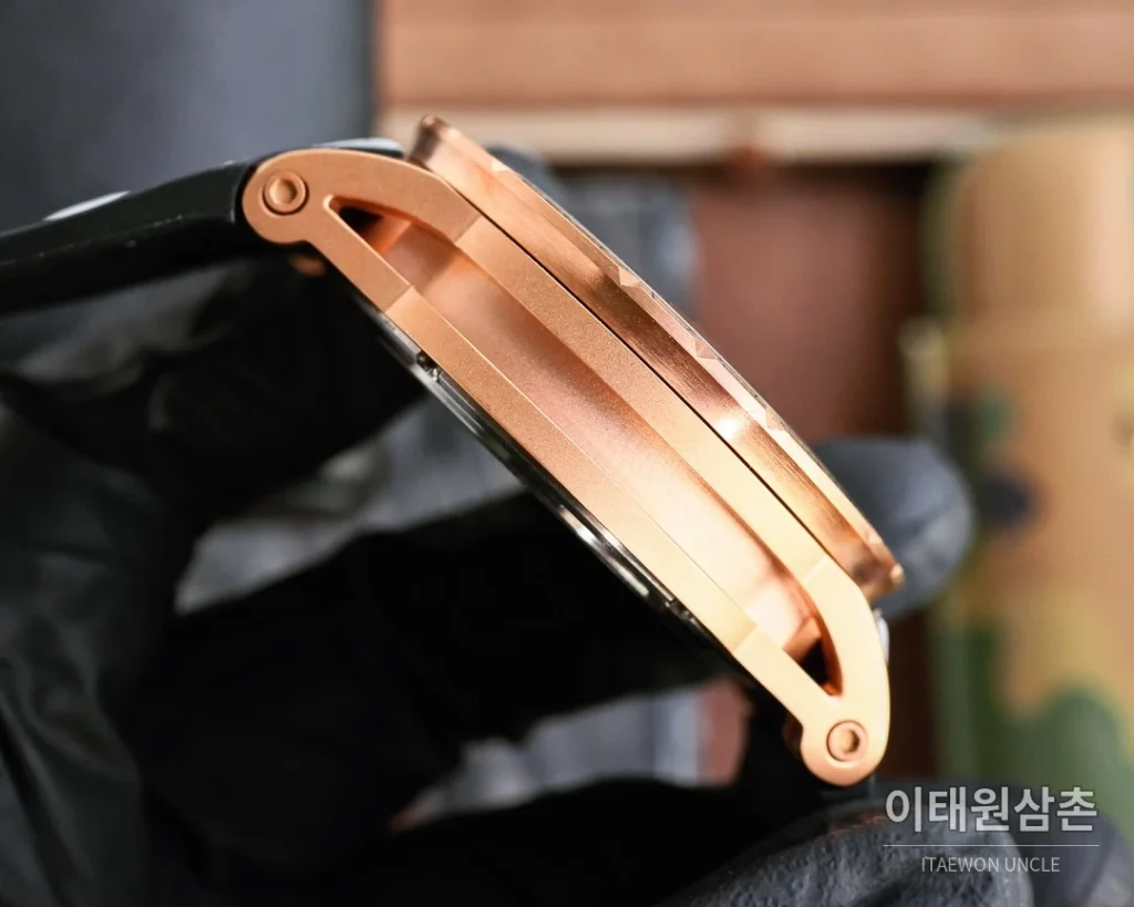 로저드뷔 엑스칼리버 스켈레톤 더블밸런스 티타늄 오토매틱 46mm 스켈레톤 다이얼 화이트 러버 스트랩