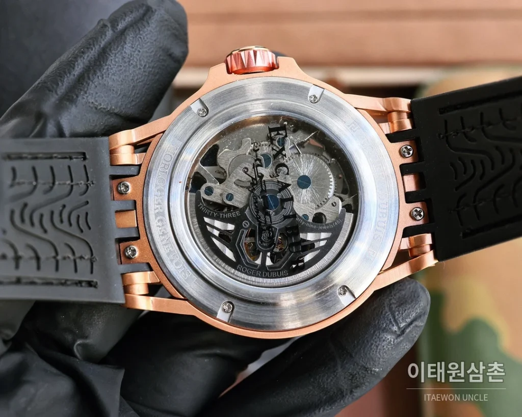 로저드뷔 엑스칼리버 스켈레톤 더블밸런스 티타늄 오토매틱 46mm 스켈레톤 다이얼 화이트 러버 스트랩