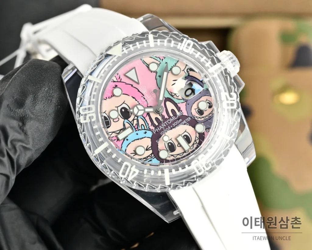 롤렉스 오토매틱 40mm 멀티컬러 다이얼 화이트 러버 스트랩