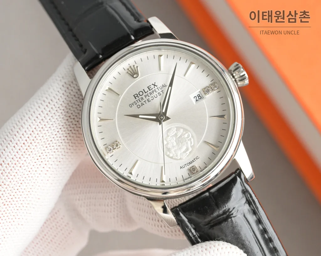롤렉스 오토매틱 40mm 실버 다이얼 블랙 가죽 스트랩 골드 베젤