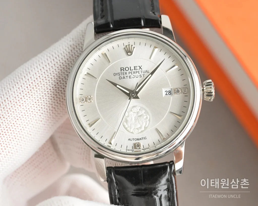 롤렉스 오토매틱 40mm 실버 다이얼 블랙 가죽 스트랩 골드 베젤