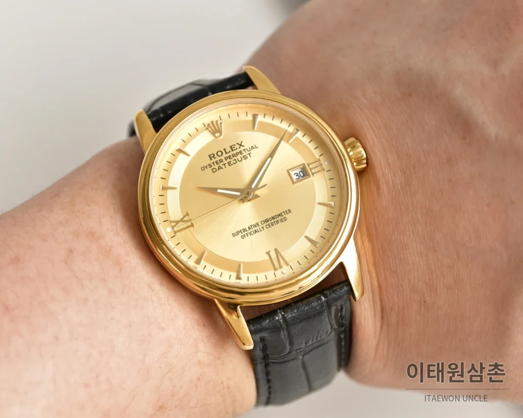 롤렉스 오토매틱 40mm 실버 다이얼 블랙 가죽 스트랩 골드 베젤 (2)