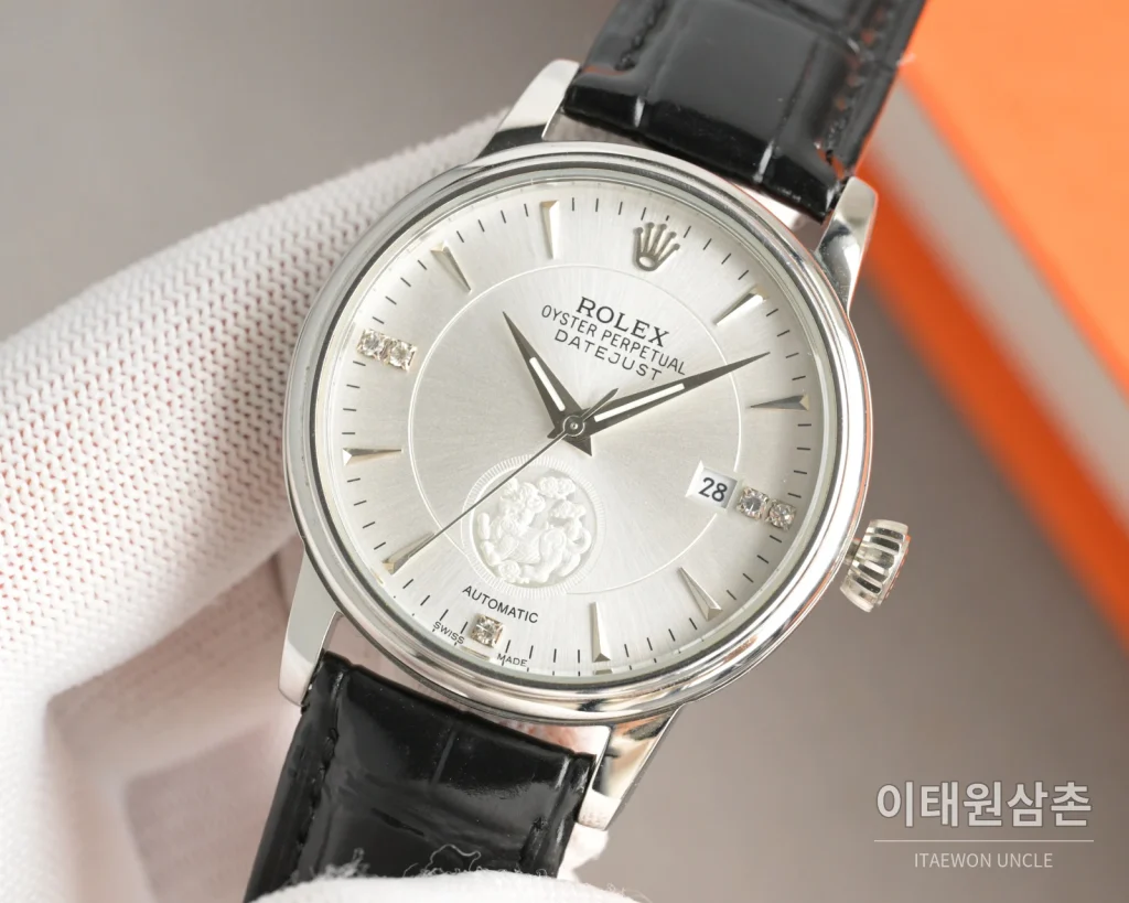 롤렉스 오토매틱 40mm 실버 다이얼 블랙 가죽 스트랩 골드 베젤