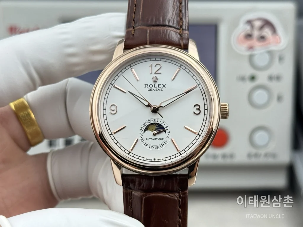 롤렉스 셀리니 문페이즈 블루에나멜 오토매틱 40mm 화이트 다이얼 브라운 가죽 스트랩 로즈골드 베젤