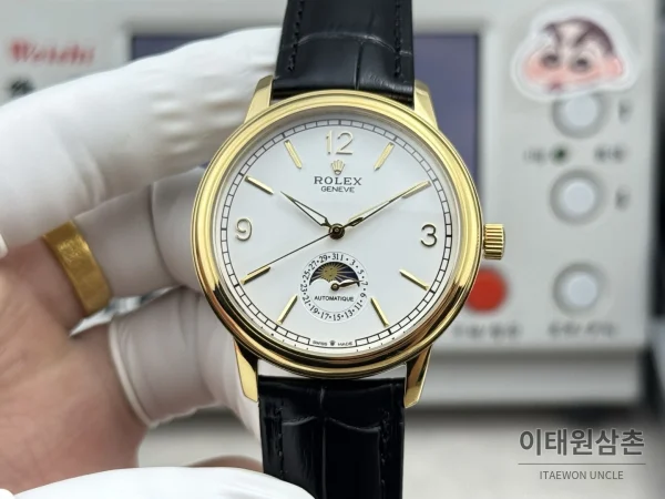 롤렉스 셀리니 문페이즈 블루에나멜 오토매틱 40mm 화이트 다이얼 블랙 가죽 스트랩 골드 베젤 롤렉스 셀리니 문페이즈 블루에나멜 오토매틱 40mm 화이트 다이얼 블랙 가죽 스트랩 골드 베젤