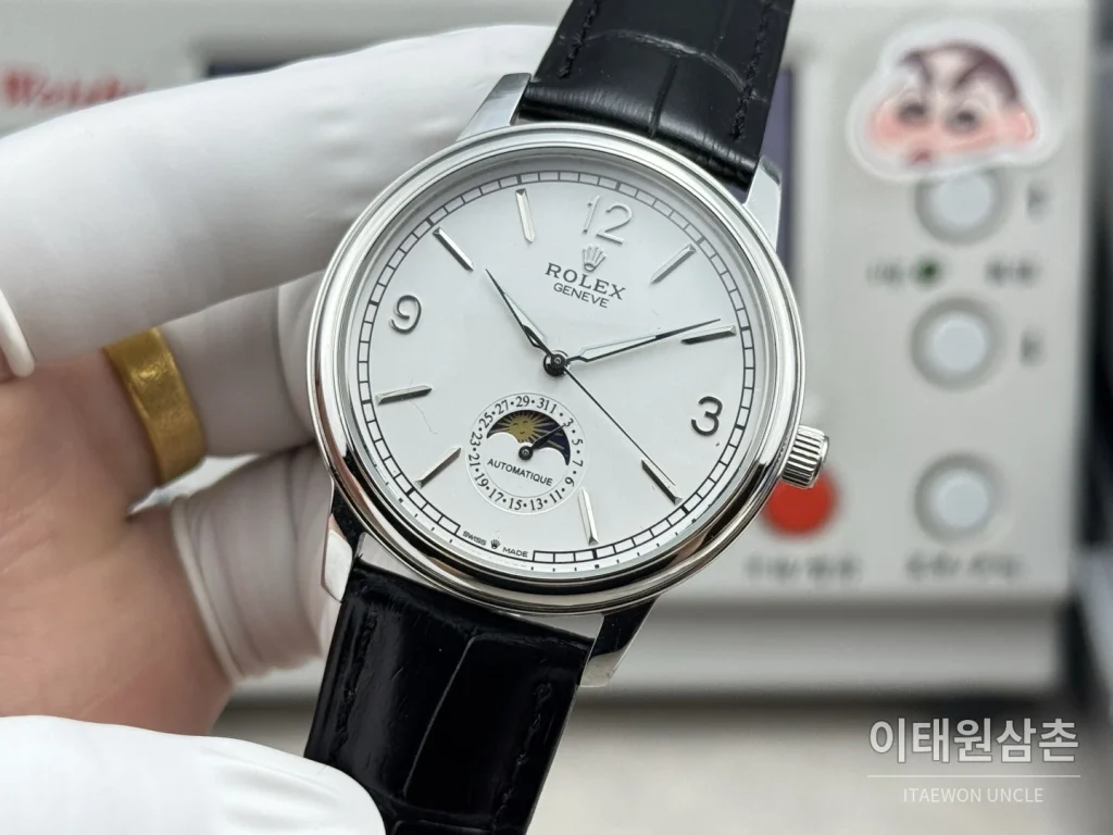 롤렉스 셀리니 문페이즈 블루에나멜 오토매틱 40mm 화이트 다이얼 블랙 가죽 스트랩
