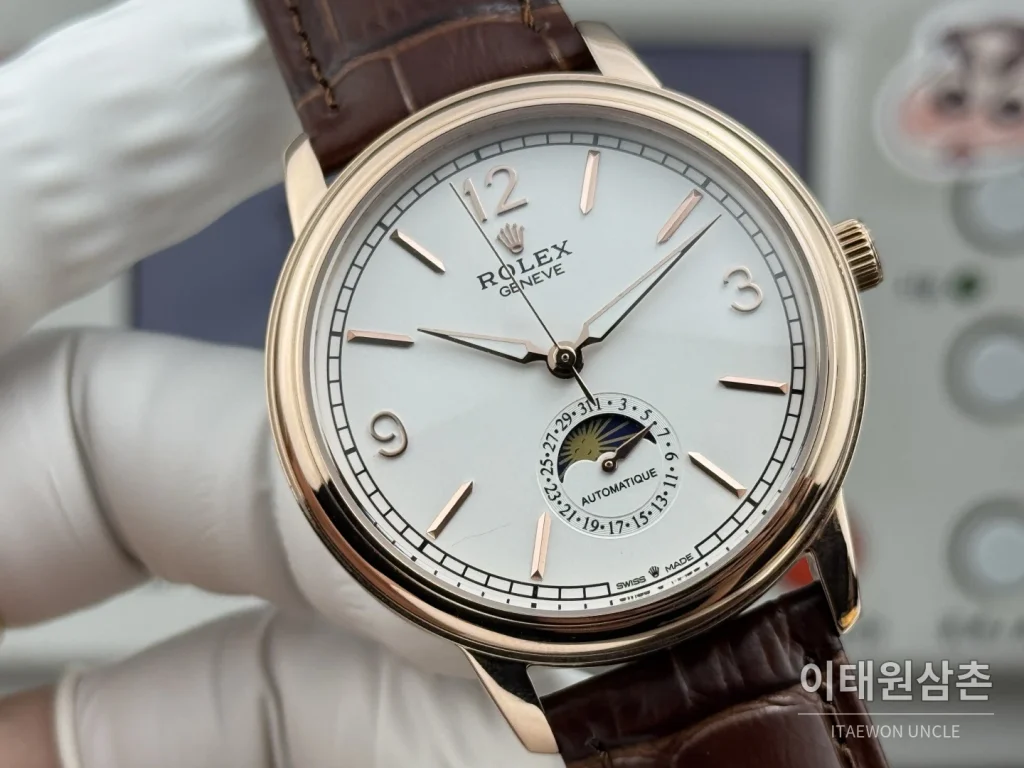 롤렉스 셀리니 문페이즈 블루에나멜 오토매틱 40mm 화이트 다이얼 브라운 가죽 스트랩 로즈골드 베젤
