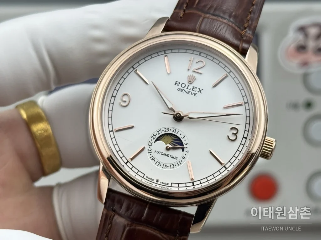 롤렉스 셀리니 문페이즈 블루에나멜 오토매틱 40mm 화이트 다이얼 브라운 가죽 스트랩 로즈골드 베젤