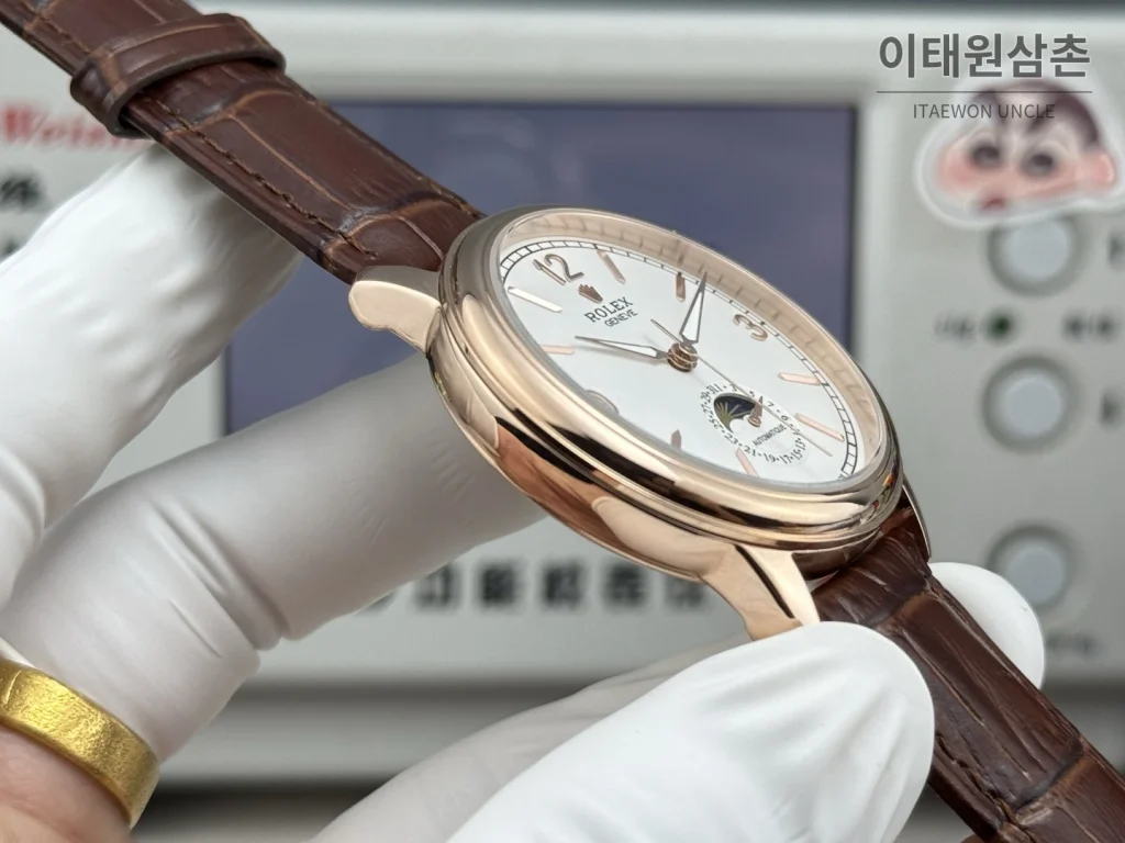롤렉스 셀리니 문페이즈 블루에나멜 오토매틱 40mm 화이트 다이얼 브라운 가죽 스트랩 로즈골드 베젤