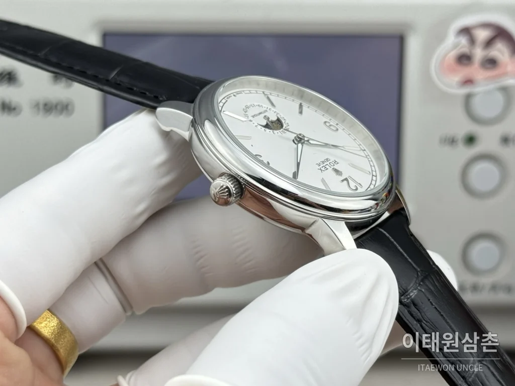롤렉스 셀리니 문페이즈 블루에나멜 오토매틱 40mm 화이트 다이얼 블랙 가죽 스트랩
