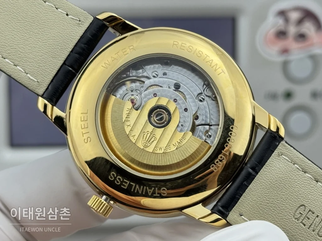 롤렉스 셀리니 문페이즈 블루에나멜 오토매틱 40mm 화이트 다이얼 블랙 가죽 스트랩 골드 베젤