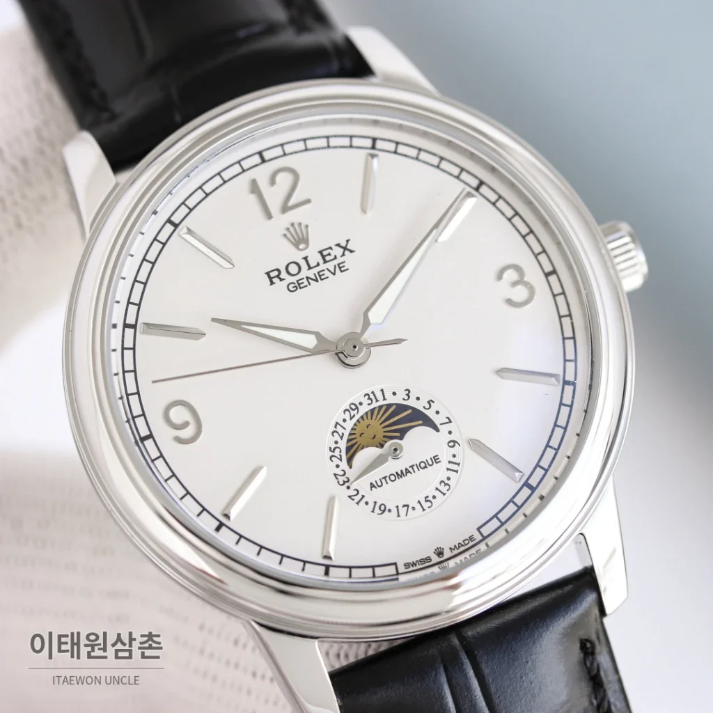 롤렉스 첼리니 문페이즈 스틸 문페이즈 오토매틱 40mm 화이트 다이얼 블랙 가죽 스트랩