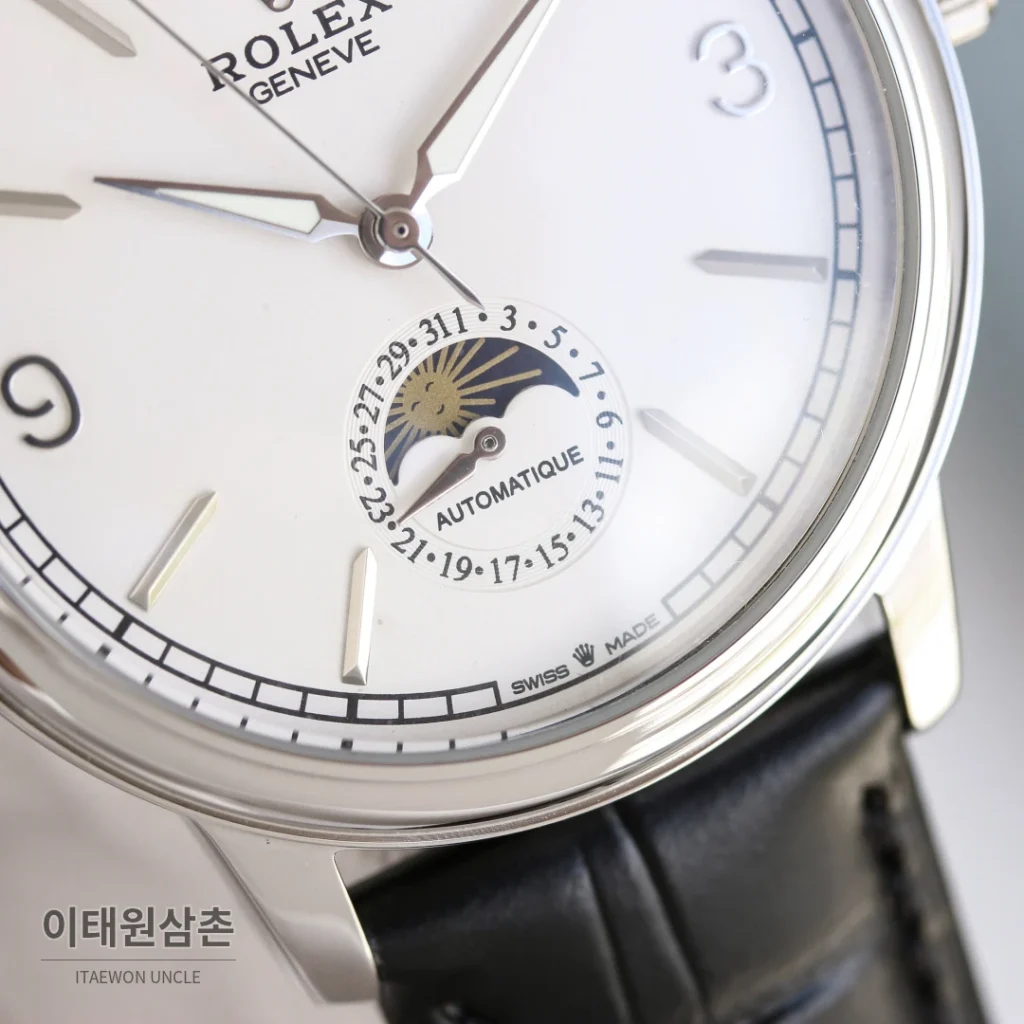 롤렉스 첼리니 문페이즈 스틸 문페이즈 오토매틱 40mm 화이트 다이얼 블랙 가죽 스트랩