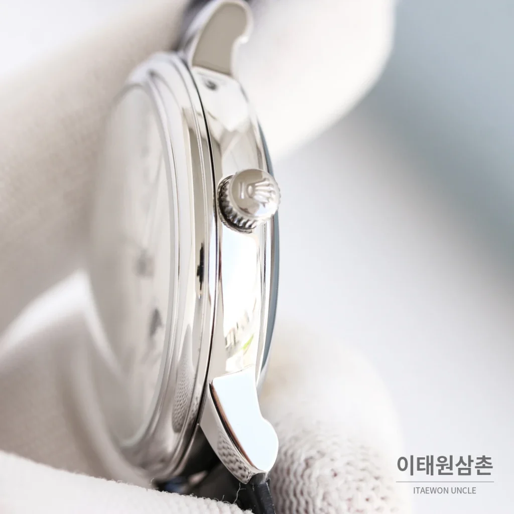 롤렉스 첼리니 문페이즈 스틸 문페이즈 오토매틱 40mm 화이트 다이얼 블랙 가죽 스트랩