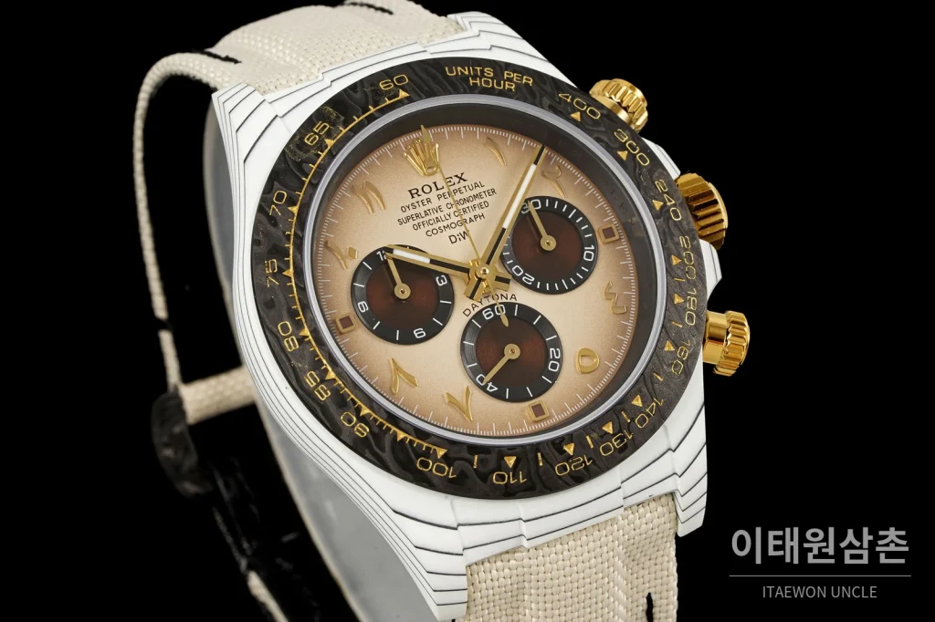 롤렉스 코스모그래프 데이토나 카본 스켈레톤백 크로노그래프 40mm 샴페인 다이얼 화이트 나일론 스트랩 블랙 베젤