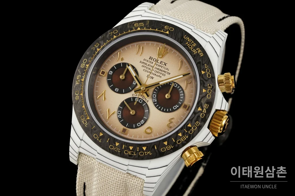 롤렉스 코스모그래프 데이토나 카본 스켈레톤백 크로노그래프 40mm 샴페인 다이얼 화이트 나일론 스트랩 블랙 베젤