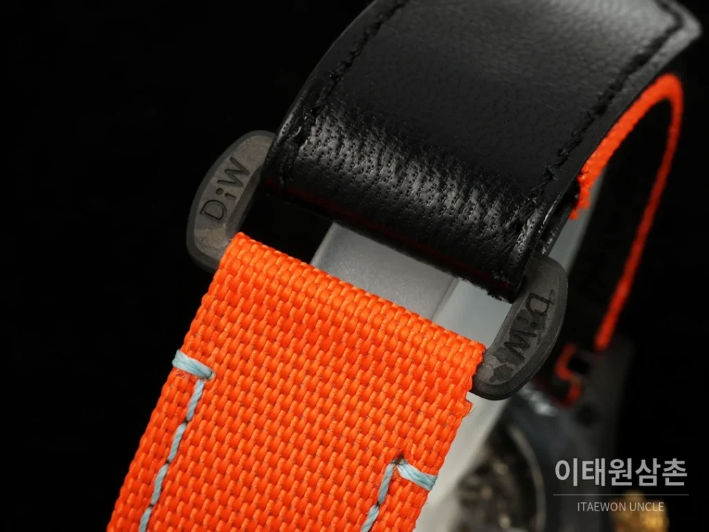 롤렉스 코스모그래프 데이토나 카본 스켈레톤백 크로노그래프 40mm 아이스블루 다이얼 오렌지 나일론 스트랩 블랙 베젤