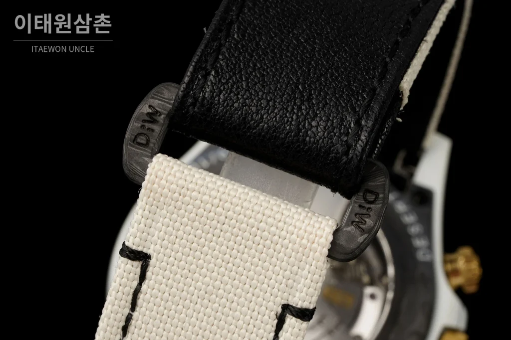 롤렉스 코스모그래프 데이토나 카본 스켈레톤백 크로노그래프 40mm 샴페인 다이얼 화이트 나일론 스트랩 블랙 베젤