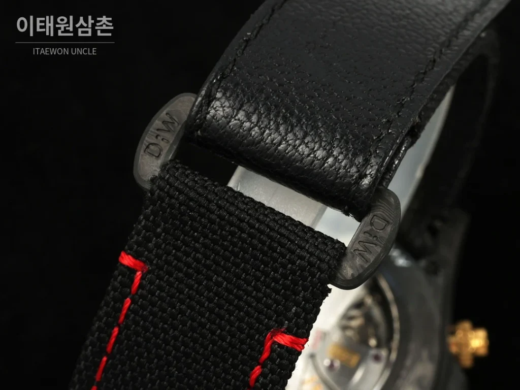 롤렉스 코스모그래프 데이토나 카본 스켈레톤백 크로노그래프 40mm 블랙 다이얼 블랙 나일론 스트랩 블랙 베젤