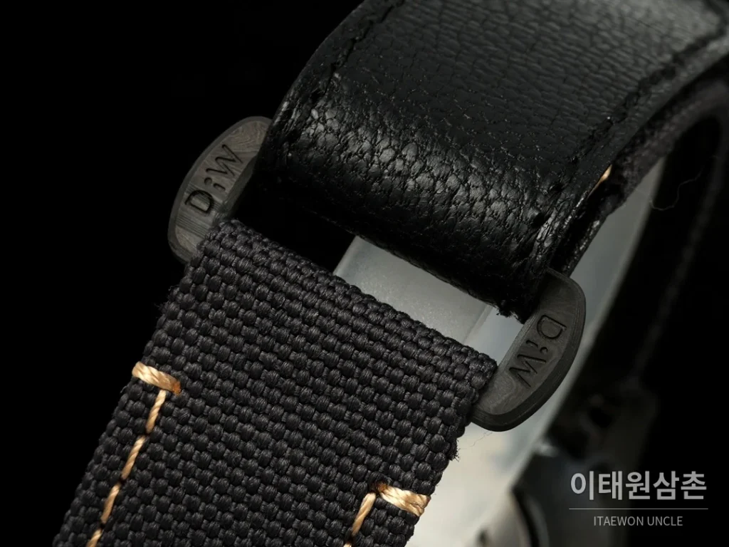 롤렉스 코스모그래프 데이토나 카본 스켈레톤백 크로노그래프 40mm 그레이 다이얼 블랙 나일론 스트랩 블랙 베젤