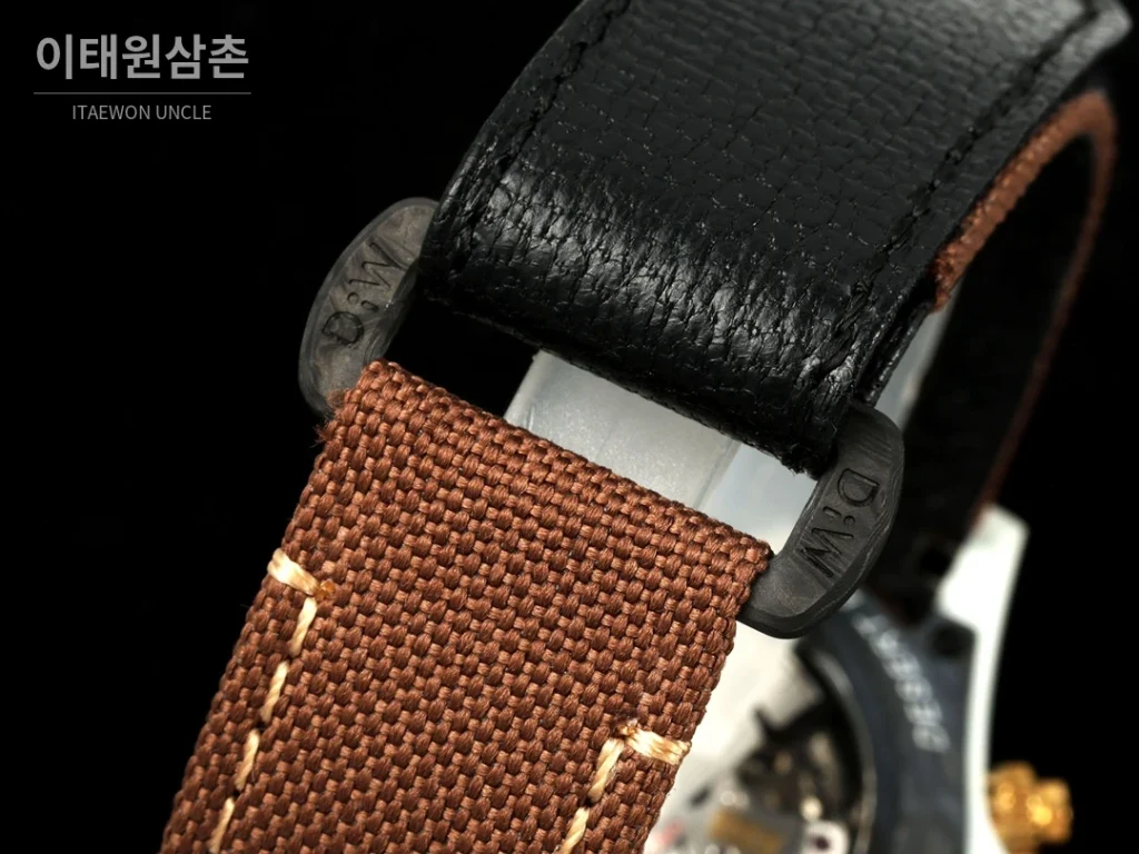 롤렉스 코스모그래프 데이토나 카본 스켈레톤백 크로노그래프 40mm 샴페인 다이얼 브라운 나일론 스트랩 블랙 베젤