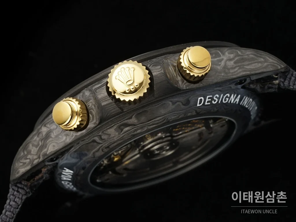 롤렉스 코스모그래프 데이토나 카본 스켈레톤백 크로노그래프 40mm 블랙 다이얼 블랙 나일론 스트랩 블랙 베젤