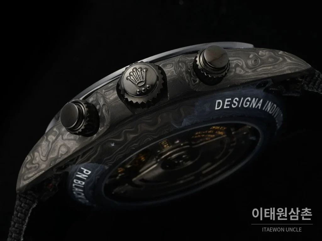 롤렉스 코스모그래프 데이토나 카본 스켈레톤백 크로노그래프 40mm 블랙 다이얼 블랙 나일론 스트랩 그레이 베젤