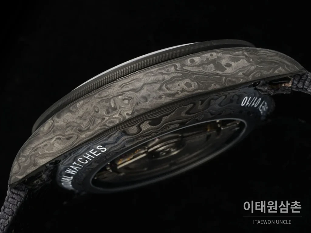 롤렉스 코스모그래프 데이토나 카본 스켈레톤백 크로노그래프 40mm 그레이 다이얼 블랙 나일론 스트랩 블랙 베젤