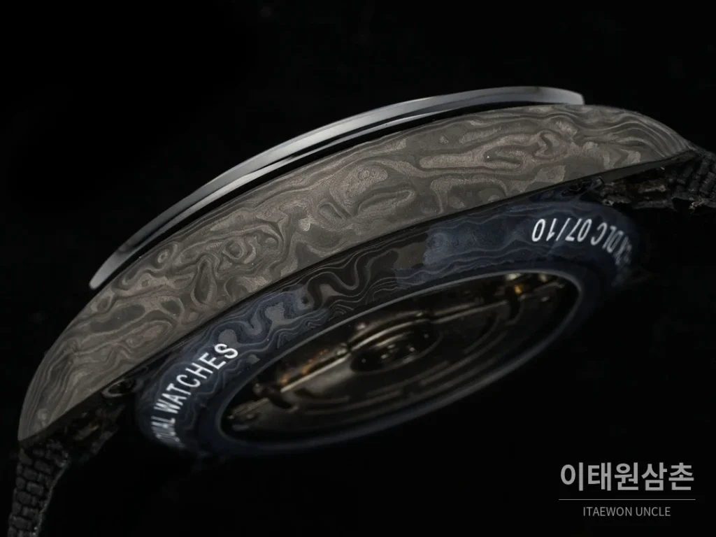 롤렉스 코스모그래프 데이토나 카본 스켈레톤백 크로노그래프 40mm 블랙 다이얼 블랙 나일론 스트랩 그레이 베젤