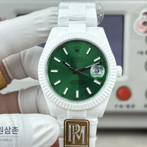 롤렉스 데이트저스트 화이트세라믹 선레이다이얼 오토매틱 41mm 화이트 러버 스트랩 롤렉스 데이트저스트 화이트세라믹 선레이다이얼 오토매틱 41mm 화이트 러버 스트랩