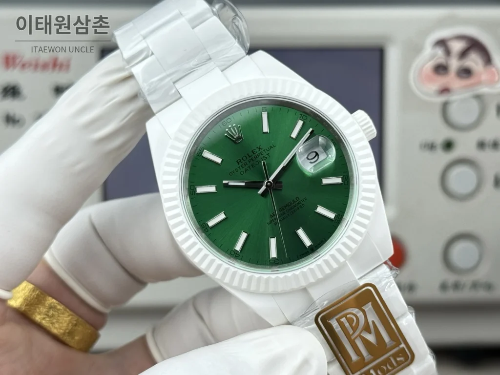 롤렉스 데이트저스트 화이트세라믹 선레이다이얼 오토매틱 41mm 화이트 러버 스트랩
