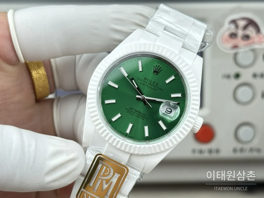 롤렉스 데이트저스트 화이트세라믹 선레이다이얼 오토매틱 41mm 화이트 러버 스트랩