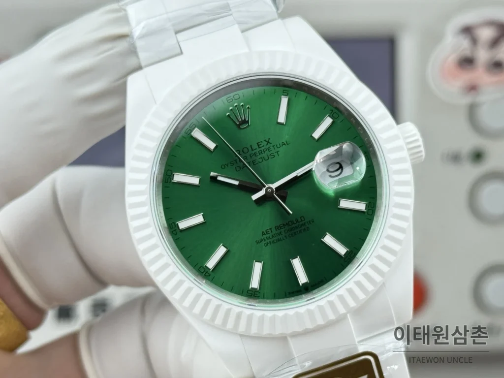 롤렉스 데이트저스트 화이트세라믹 선레이다이얼 오토매틱 41mm 화이트 러버 스트랩