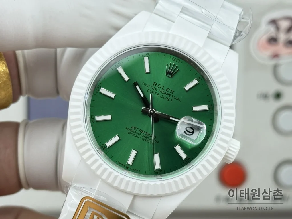롤렉스 데이트저스트 화이트세라믹 선레이다이얼 오토매틱 41mm 화이트 러버 스트랩