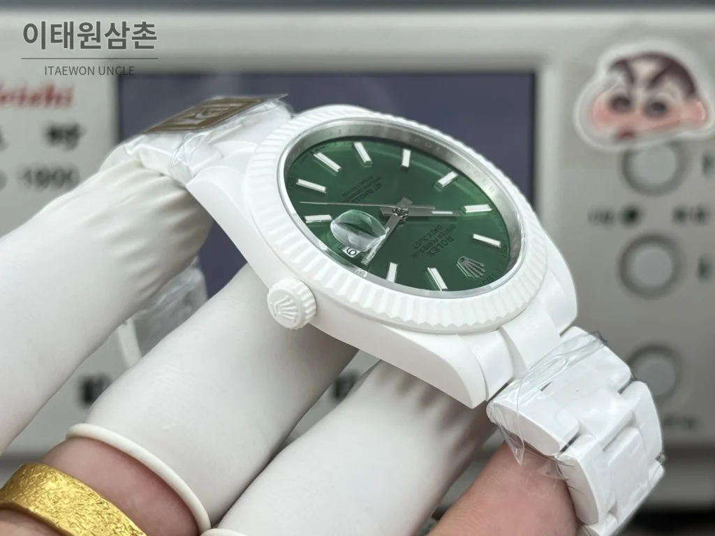 롤렉스 데이트저스트 화이트세라믹 선레이다이얼 오토매틱 41mm 화이트 러버 스트랩