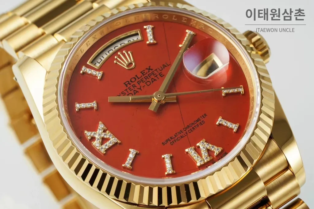 롤렉스 데이데이트36 천연원석 다이아베젤 프레지던트브레이슬릿 오토매틱 36mm 레드 다이얼 골드 케이스