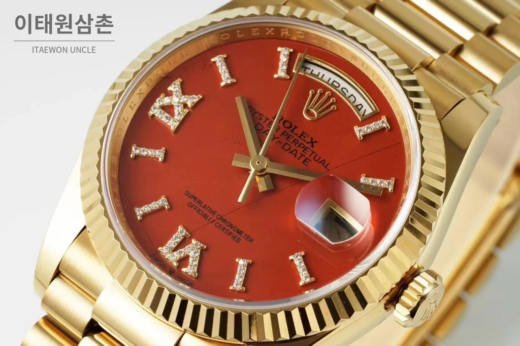 롤렉스 데이데이트36 천연원석 다이아베젤 프레지던트브레이슬릿 오토매틱 36mm 레드 다이얼 골드 케이스