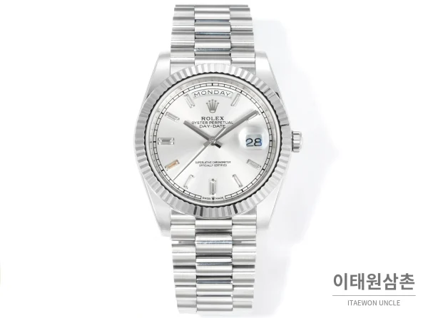 롤렉스 데이데이트 40 골드 프레지던트 브레이슬릿 오토매틱 40mm 실버 다이얼 롤렉스 데이데이트 40 골드 프레지던트 브레이슬릿 오토매틱 40mm 실버 다이얼
